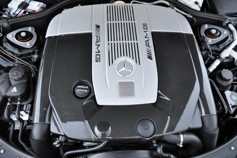Мерседес АМГ v12