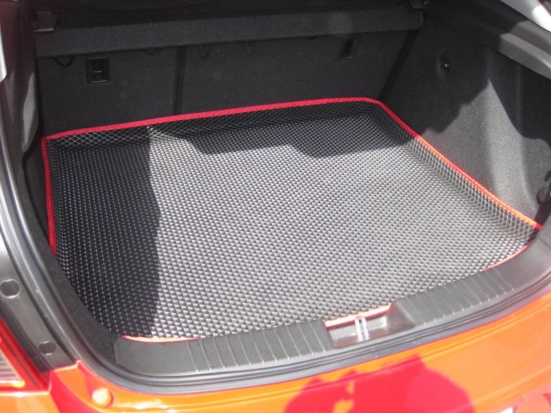 Thule Dynamic m (320 л)