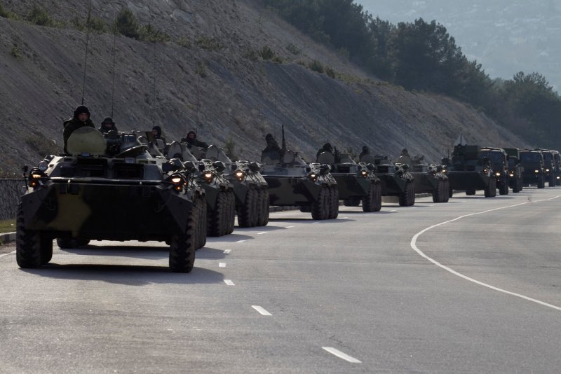 Российские Военная колонна БТР