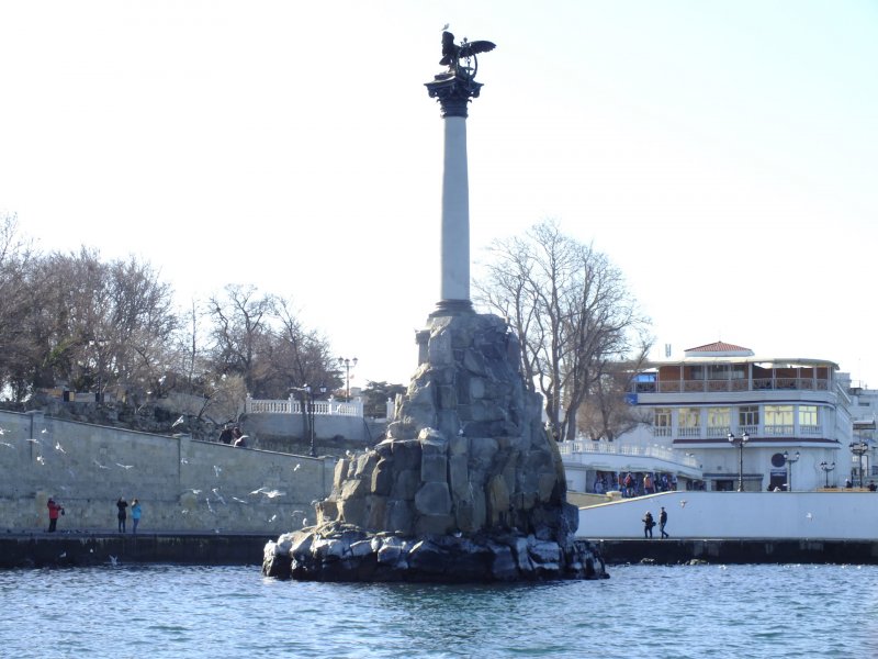 Памятник затопленным кораблям и Херсонес Таврический