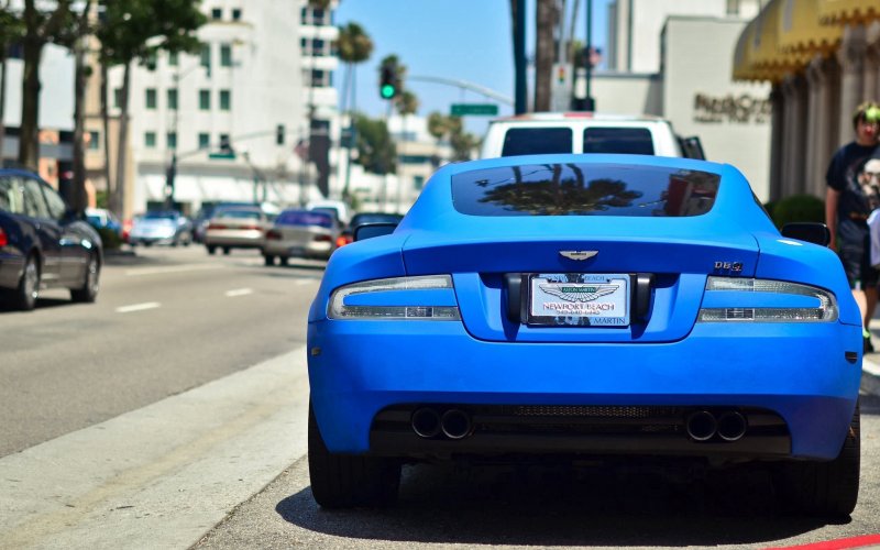 Aston Martin db9 синий
