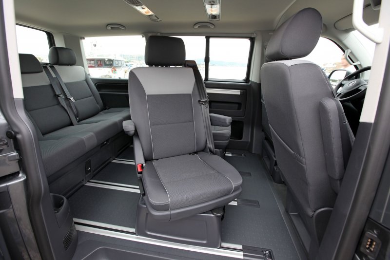 Volkswagen Multivan t5 салон