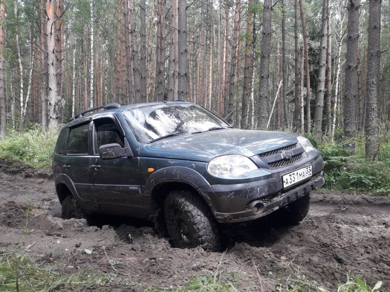 Chevrolet Niva в грязи