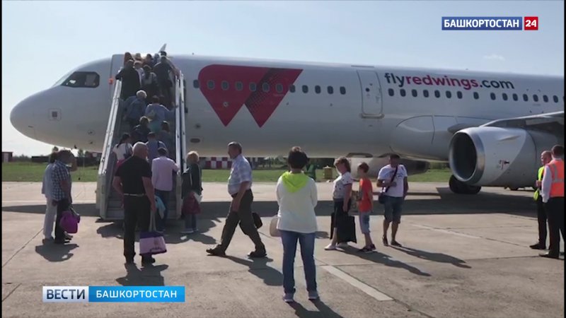 Ночной аэропорт Челябинска