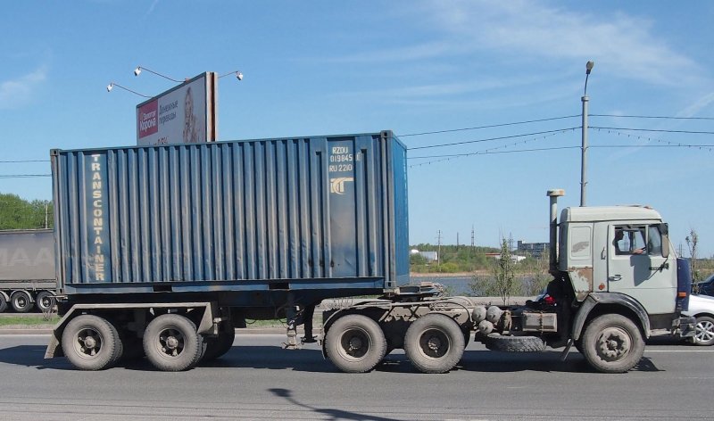 КАМАЗ 54115 С полуприцепом контейнеровоз
