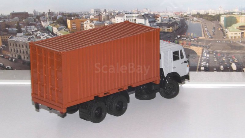 КАМАЗ-53212 С 20-футовым контейнером