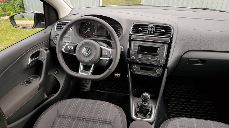 Volkswagen Polo 2017 салон