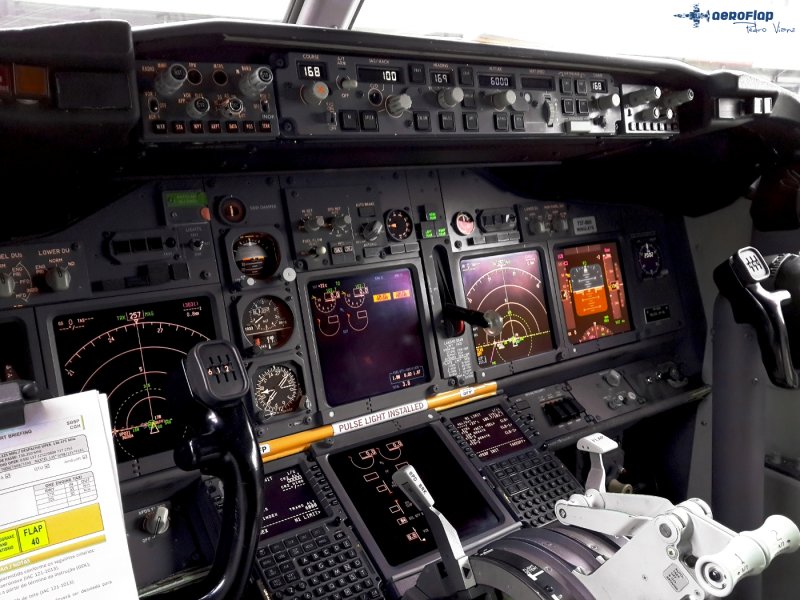 Самолёт Боинг 737 в игре