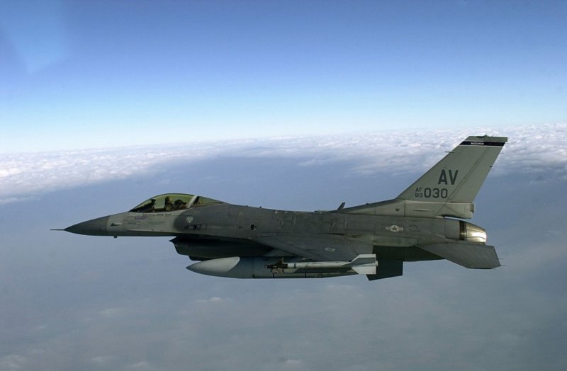 Американский истребитель f-16