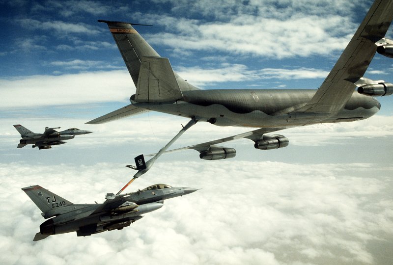 F 16 В воздухе