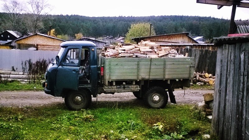 УАЗ 3303 С дровами березовые