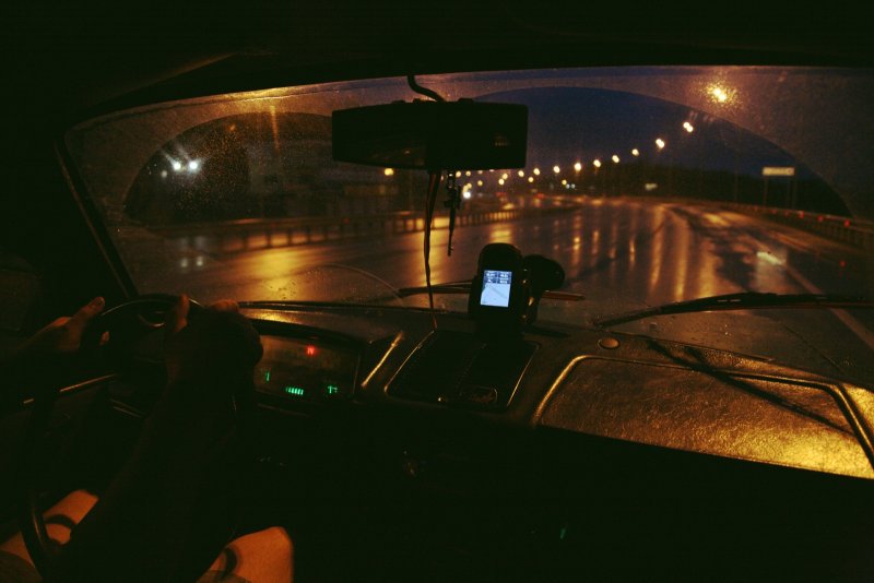 Вид из автомобиля ночью