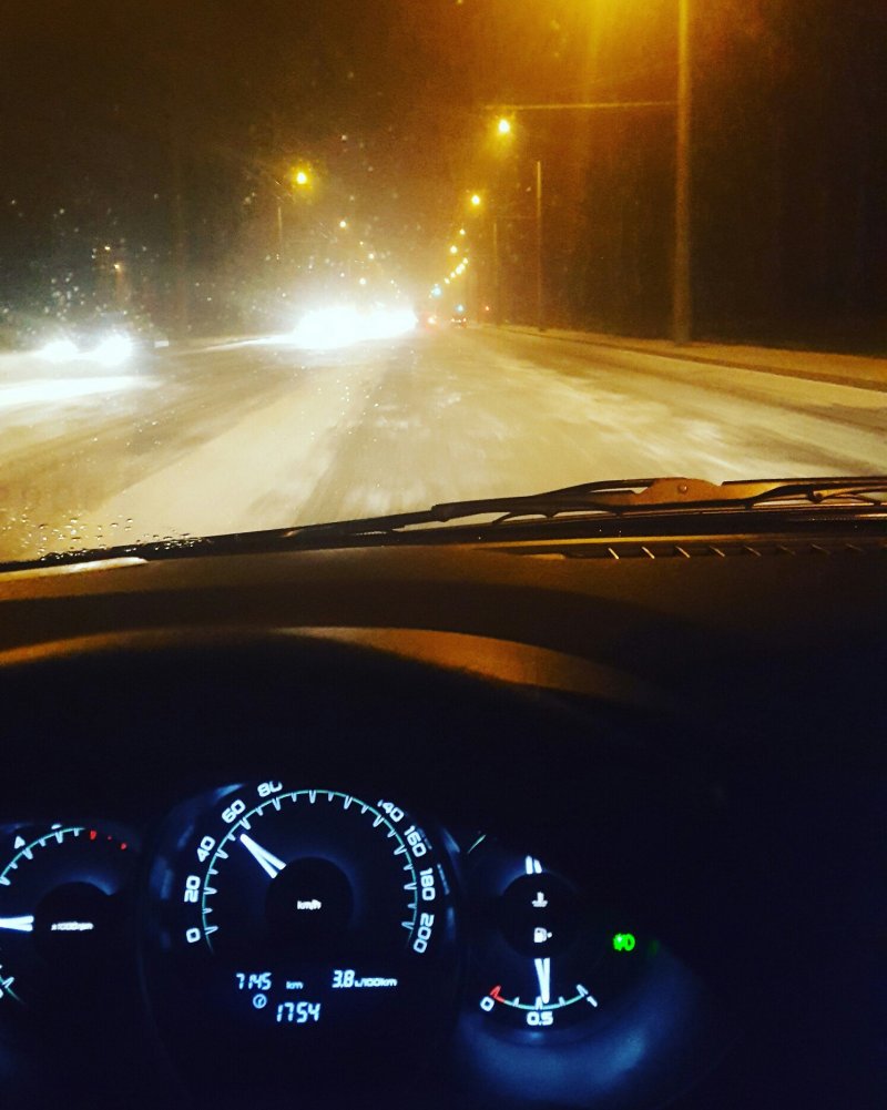 Вид из салона автомобиля