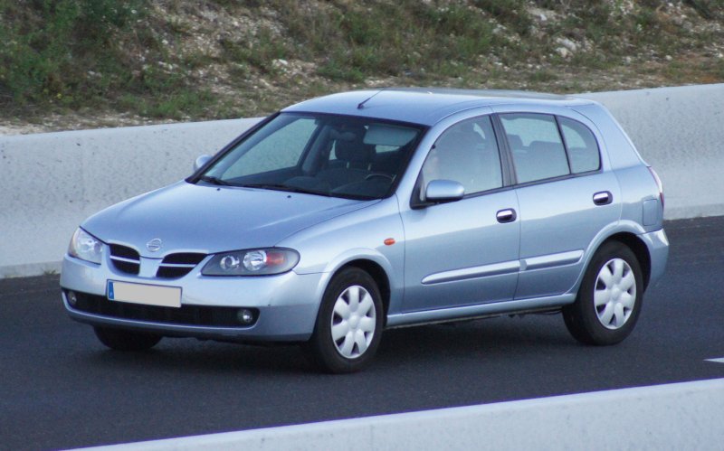 Nissan Almera 1998 хэтчбек