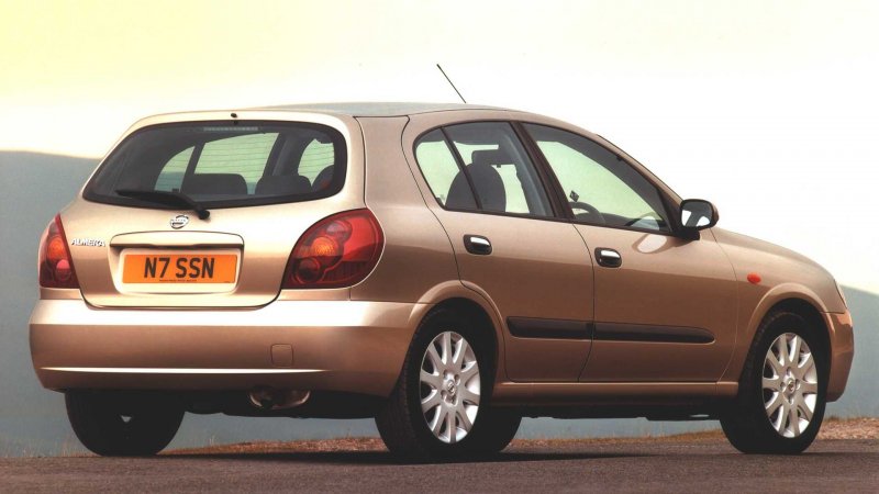 Nissan Almera II n16 хэтчбек