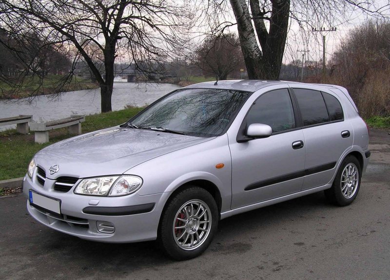 Ниссан Альмера 2002 хэтчбек