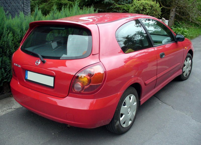 Nissan Almera II n16 хэтчбек