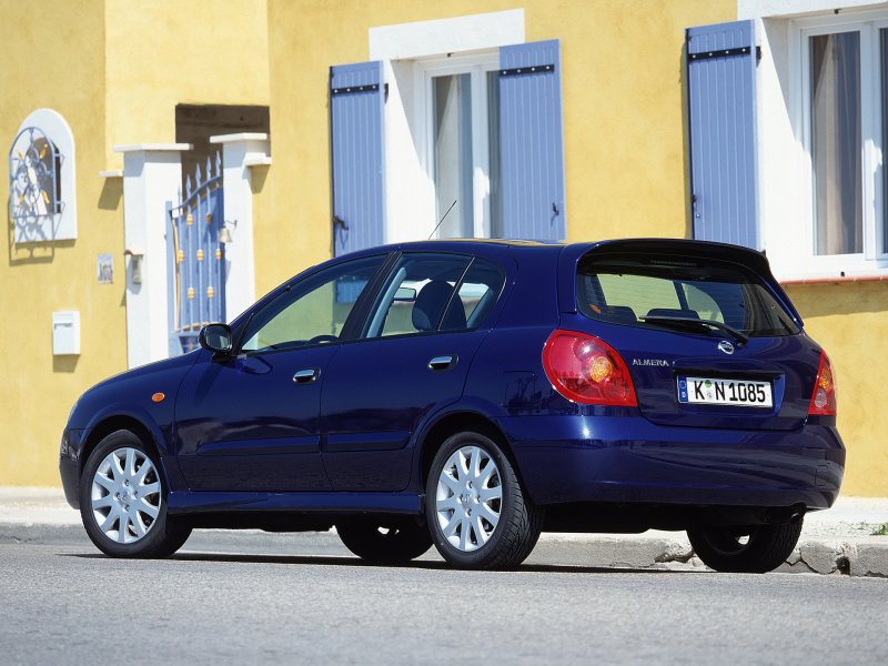 Nissan Almera n16 хэтчбек