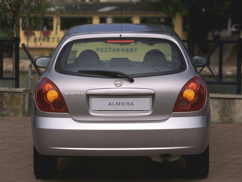 Nissan Almera 2000