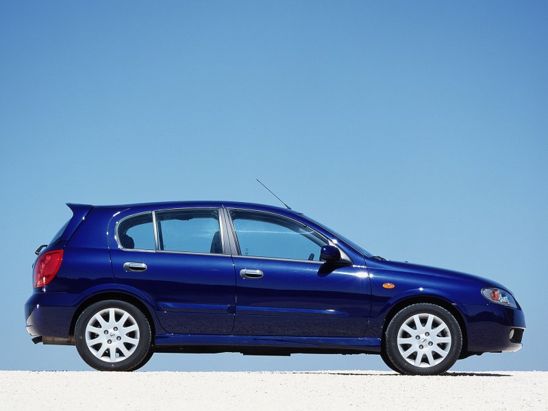 Nissan Almera 2003 хэтчбек
