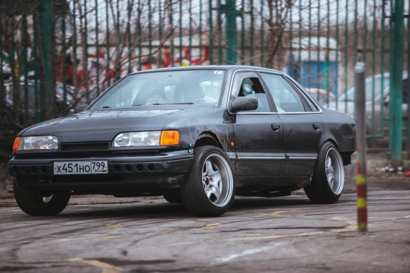 Ford Scorpio 1 stance