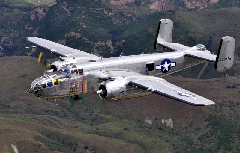 B-25 бомбардировщик