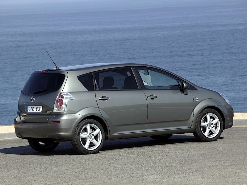 Toyota Corolla Verso 2004 и 2007