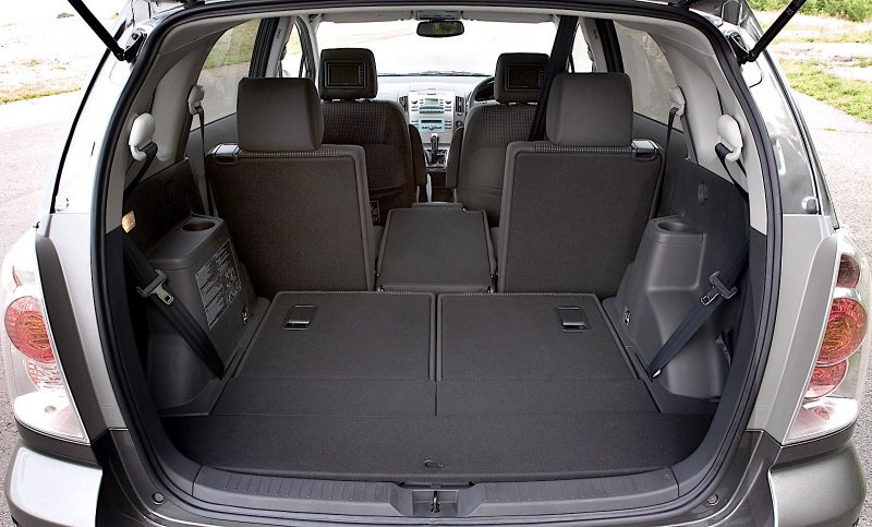 Toyota Corolla Verso 2008 багажник