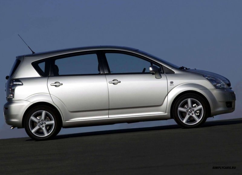 Toyota Corolla Verso 2004