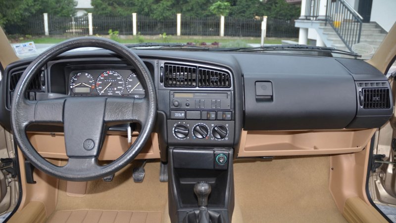 Volkswagen Passat b3 салон
