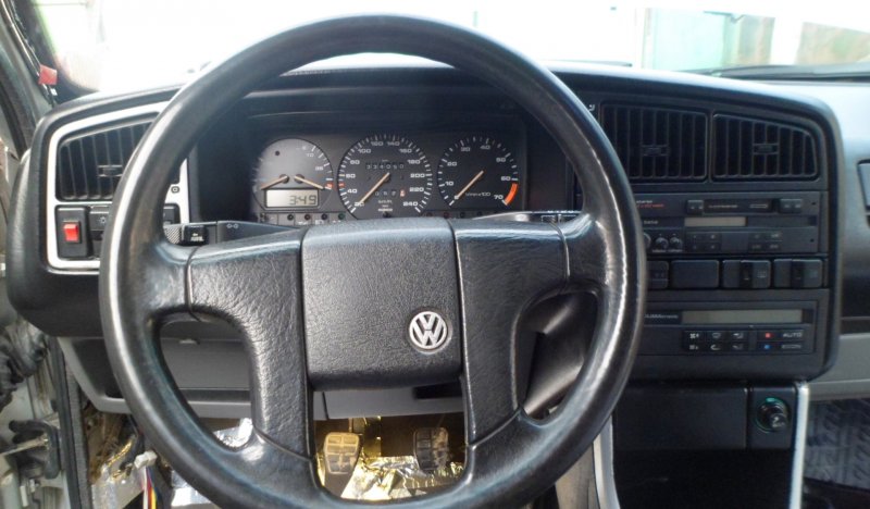 Volkswagen Passat 1992 салон