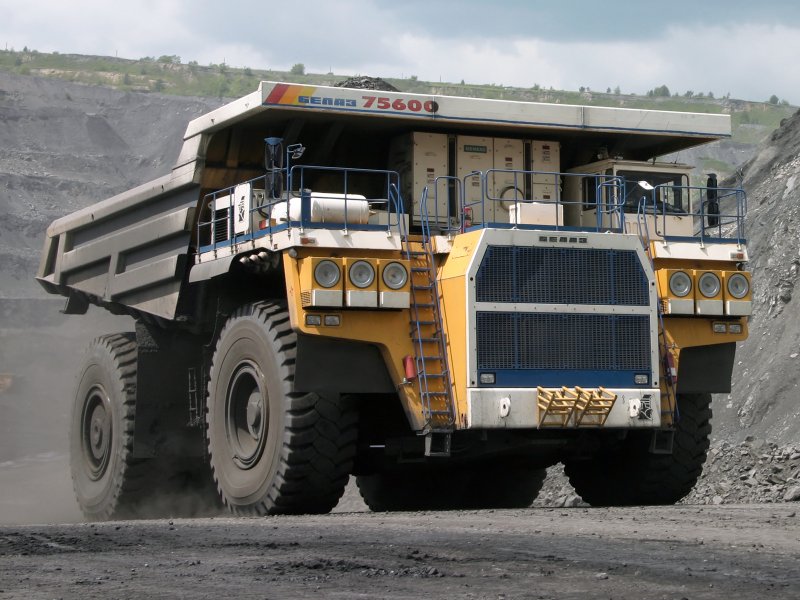 Белорусский самосвал БЕЛАЗ 75600