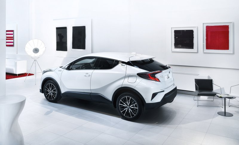 Toyota Chr 2019 белая