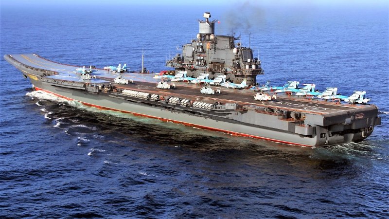 Авианосец Джеральд Форд вид сбоку