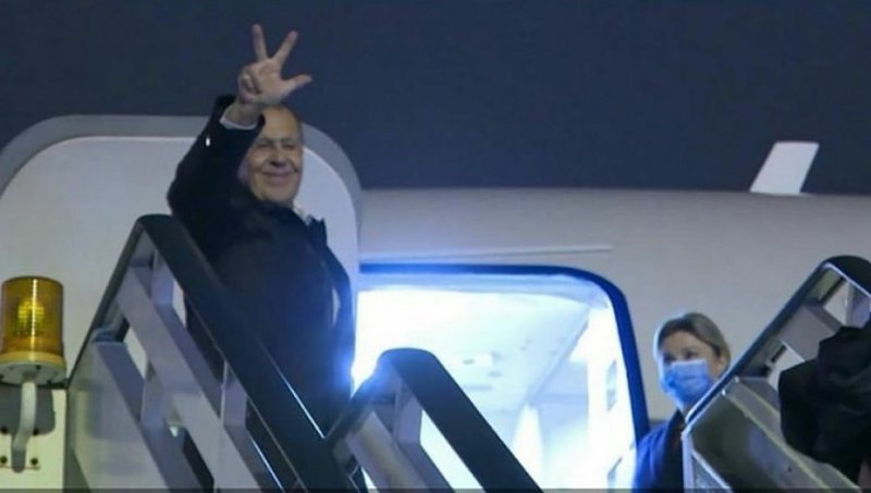 Лавров в куртке победа