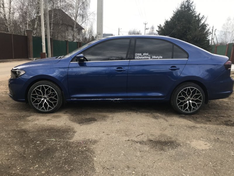 Polo Liftback r17