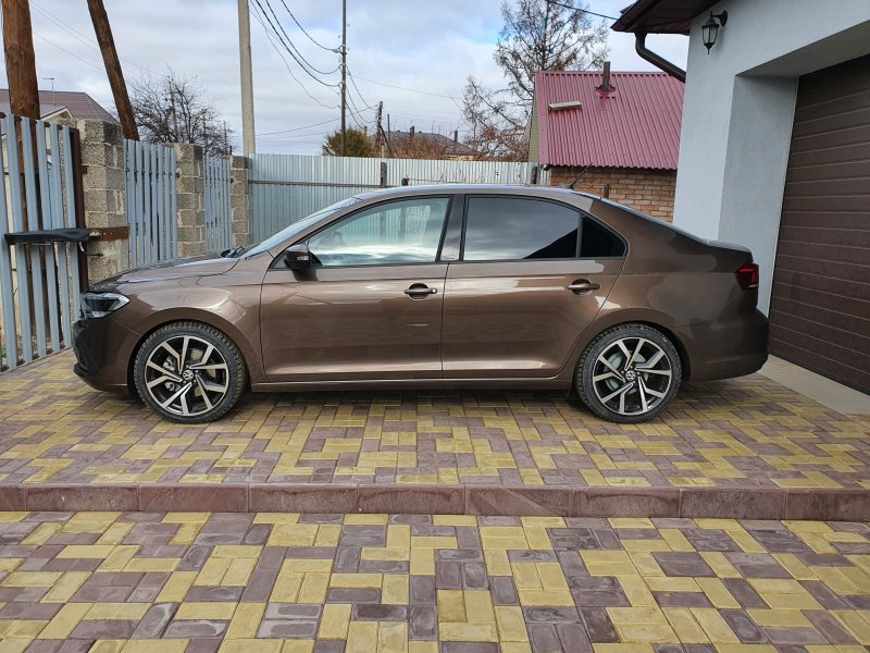 Polo Liftback r17
