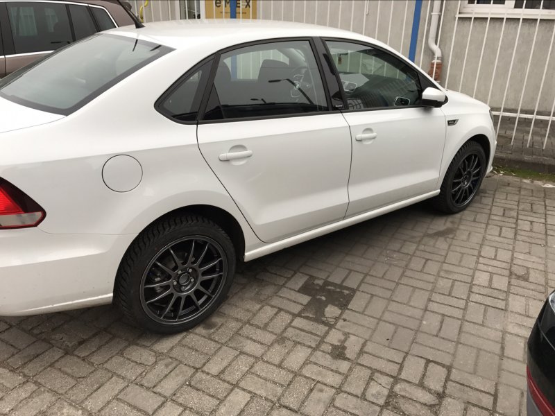VW Polo Liftback r17