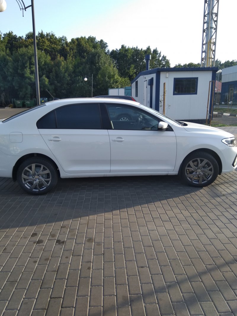 VW Polo Liftback r17