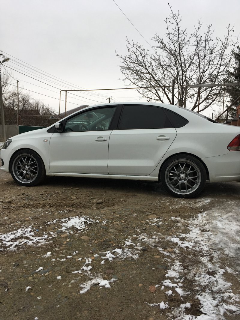 Polo sedan r18