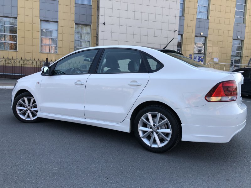 Volkswagen Polo sedan r16