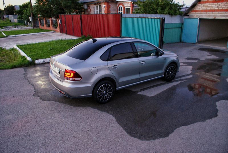 Volkswagen Polo sedan gt r17