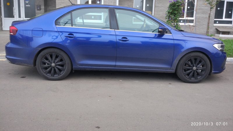 Volkswagen Polo лифтбек r17
