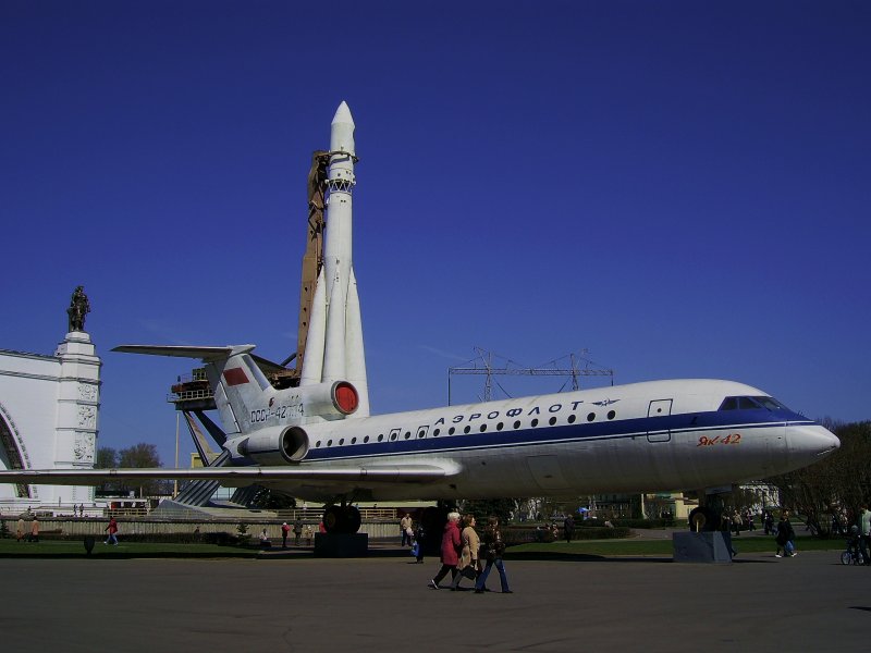 Як-42 на ВДНХ
