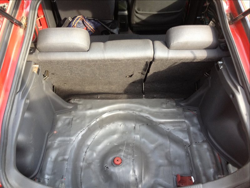 Пластик багажника Mazda 323f