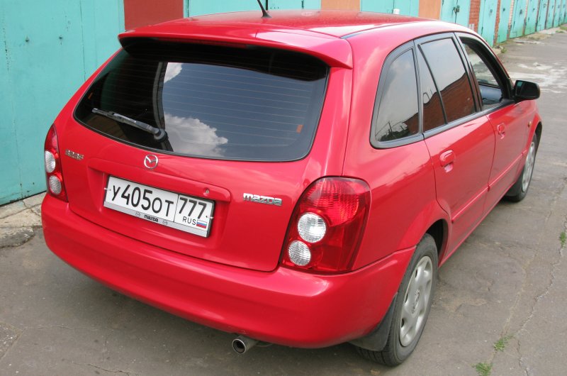 Клипса полки багажника Mazda 323 f ba