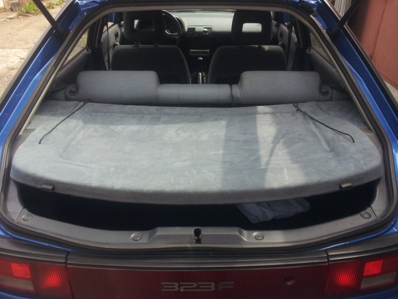 Задняя полка Mazda 323