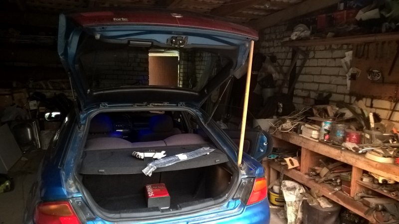 Лип спойлер Mazda 323