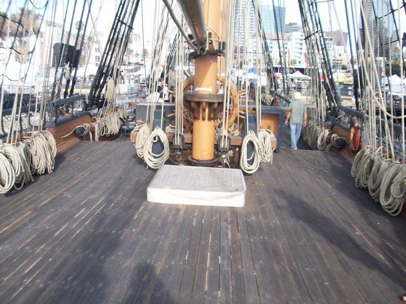 HMS Surprise палуба