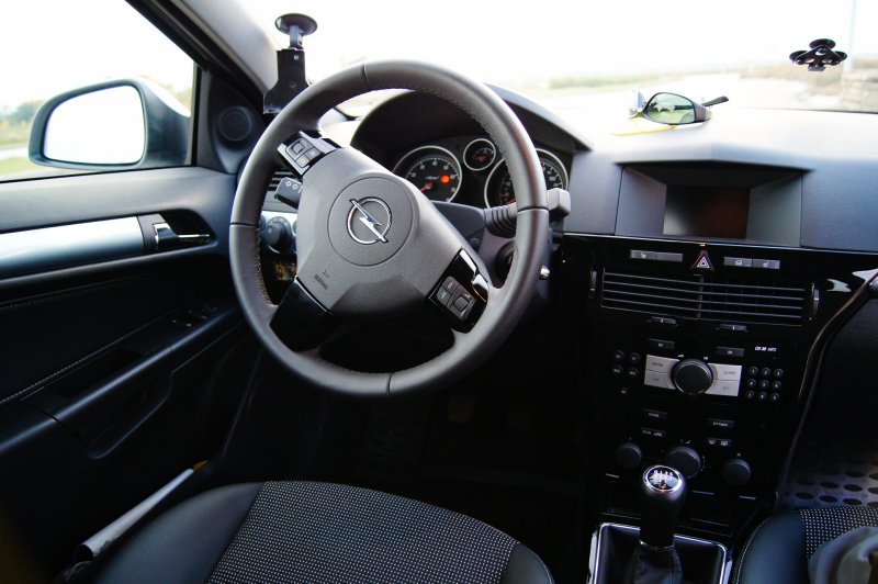 Opel Astra h салон